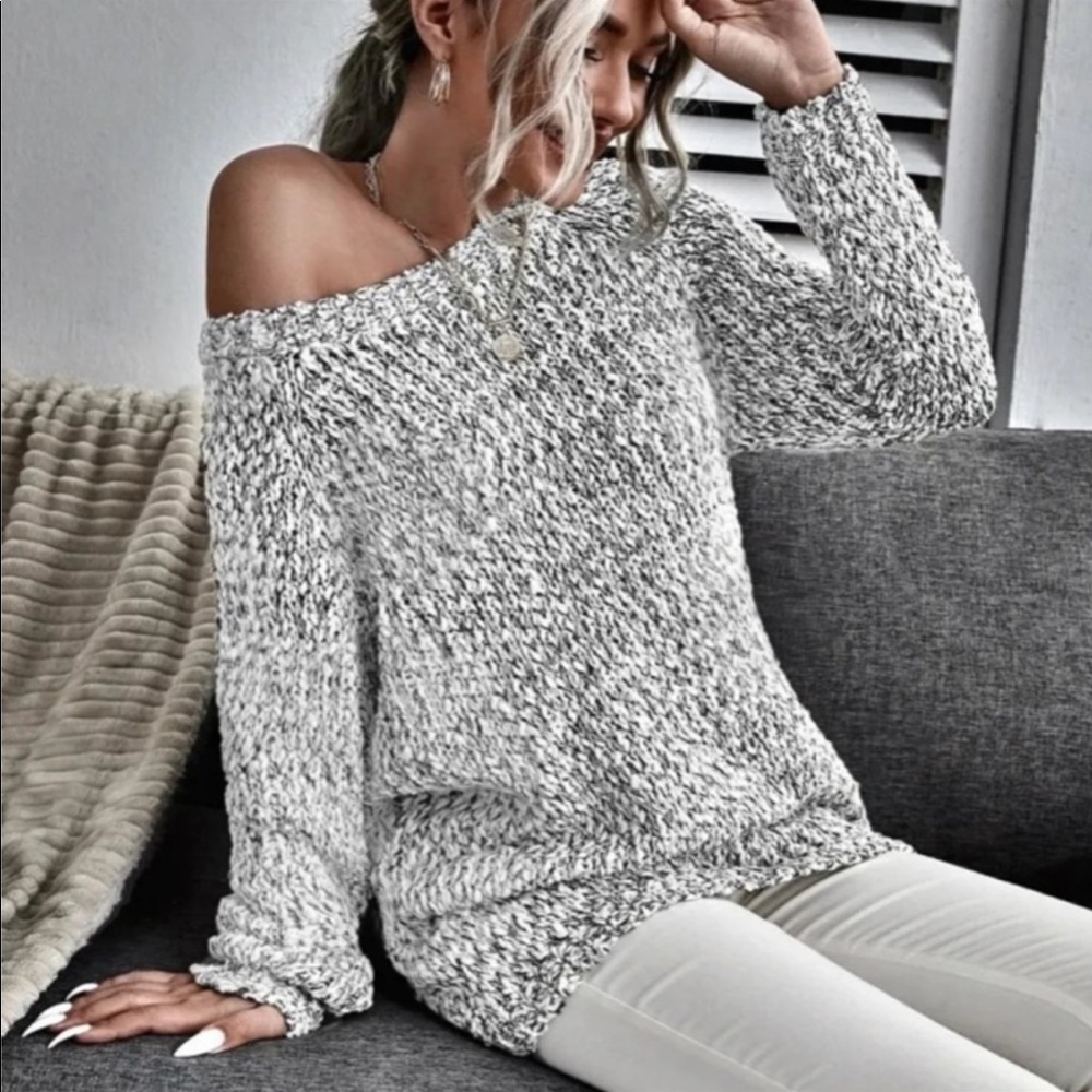 Gorgeous Grey Long Sleeve Sweater with Black Bow Cutout Detail - Picture 3 of 5